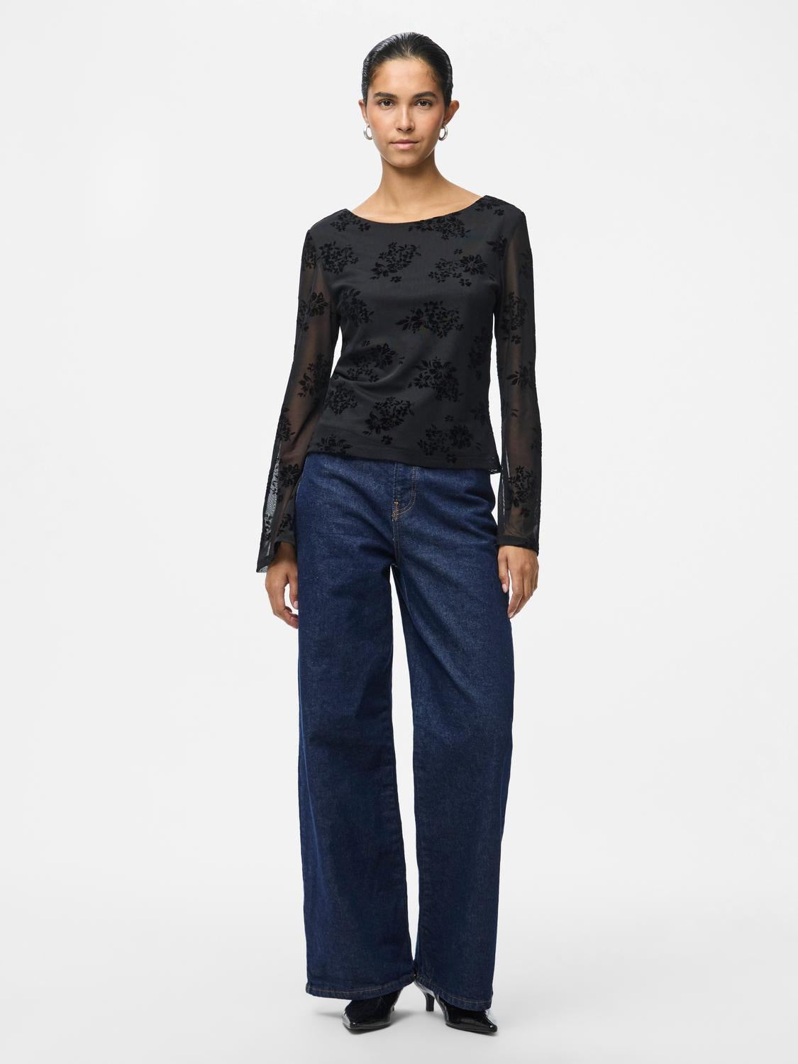 model_shot-front_full